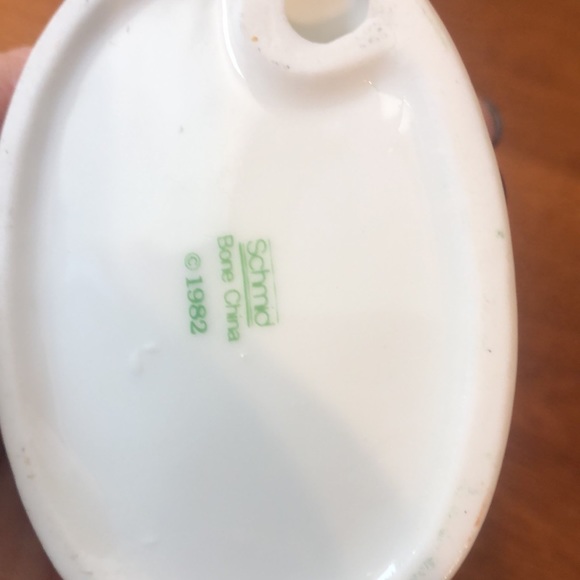 Schmid Bone China 1982 Leprechaun Figurine Pipe Shamrocks Gold Accent - Picture 4 of 9